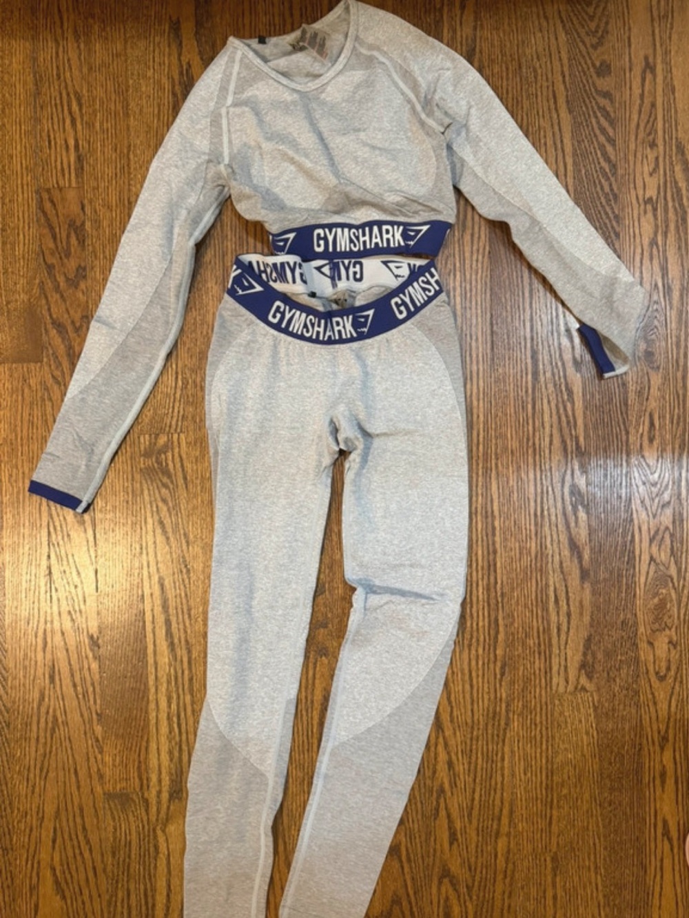 NEVER WORN Gymshark Light Grey Seamless Leggings with Navy Waistband SET
